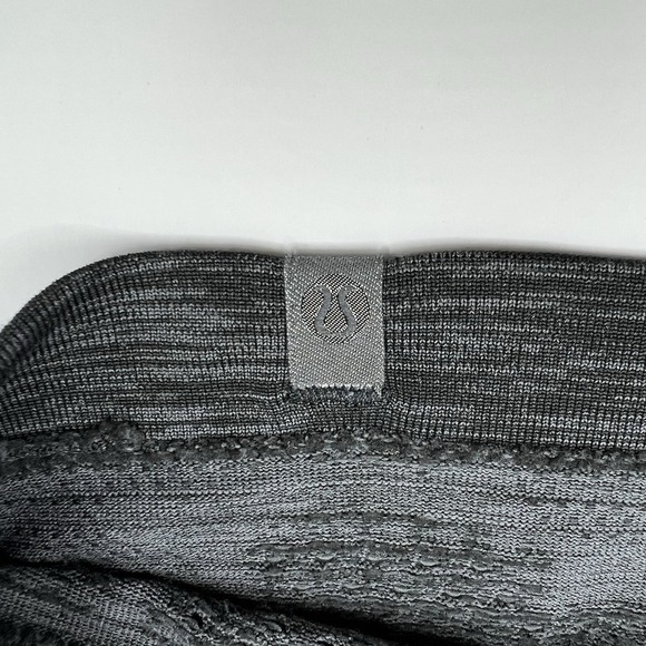 Lululemon Women Grey T-Shirt Size 10 - Picture 4 of 5